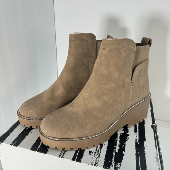 Chelsea boots Rancher by Dolce Vita size 9, *WILL NOT COME W/ BOX. - Picture 3 of 14